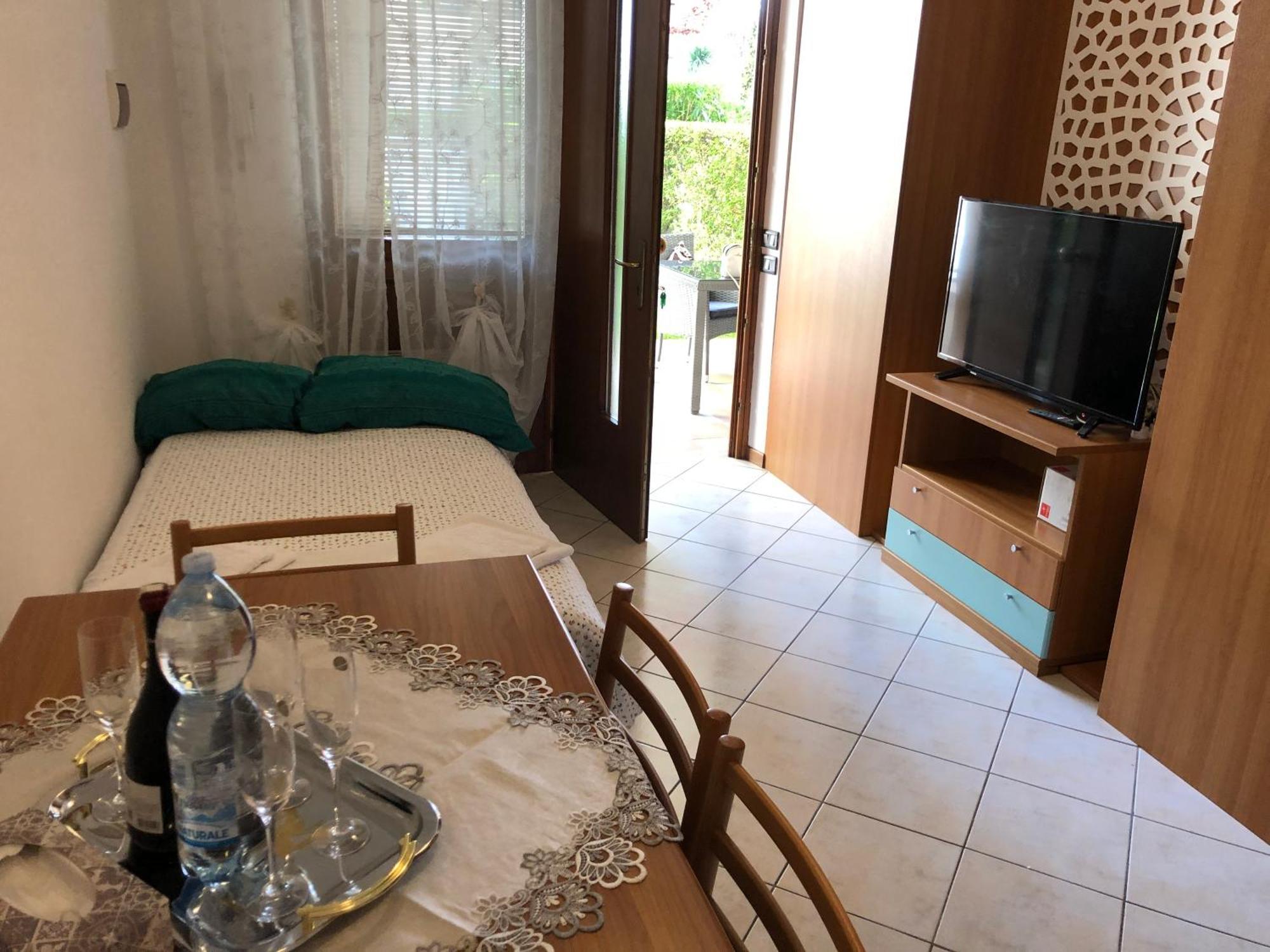 شقة Casa Lorenzo ديسينسانو ديل غاردا المظهر الخارجي الصورة